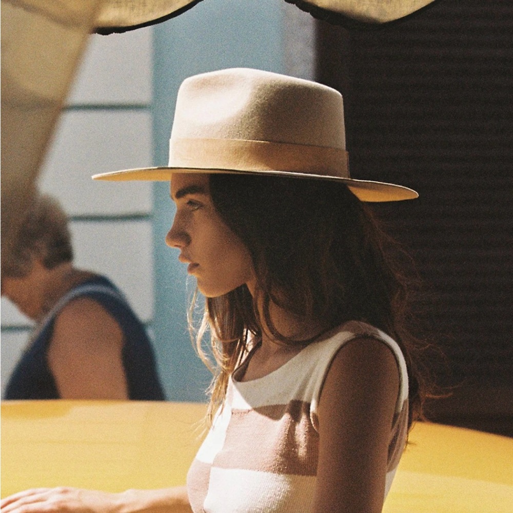 Hat Lover🤍 - Picture 4 of 4
